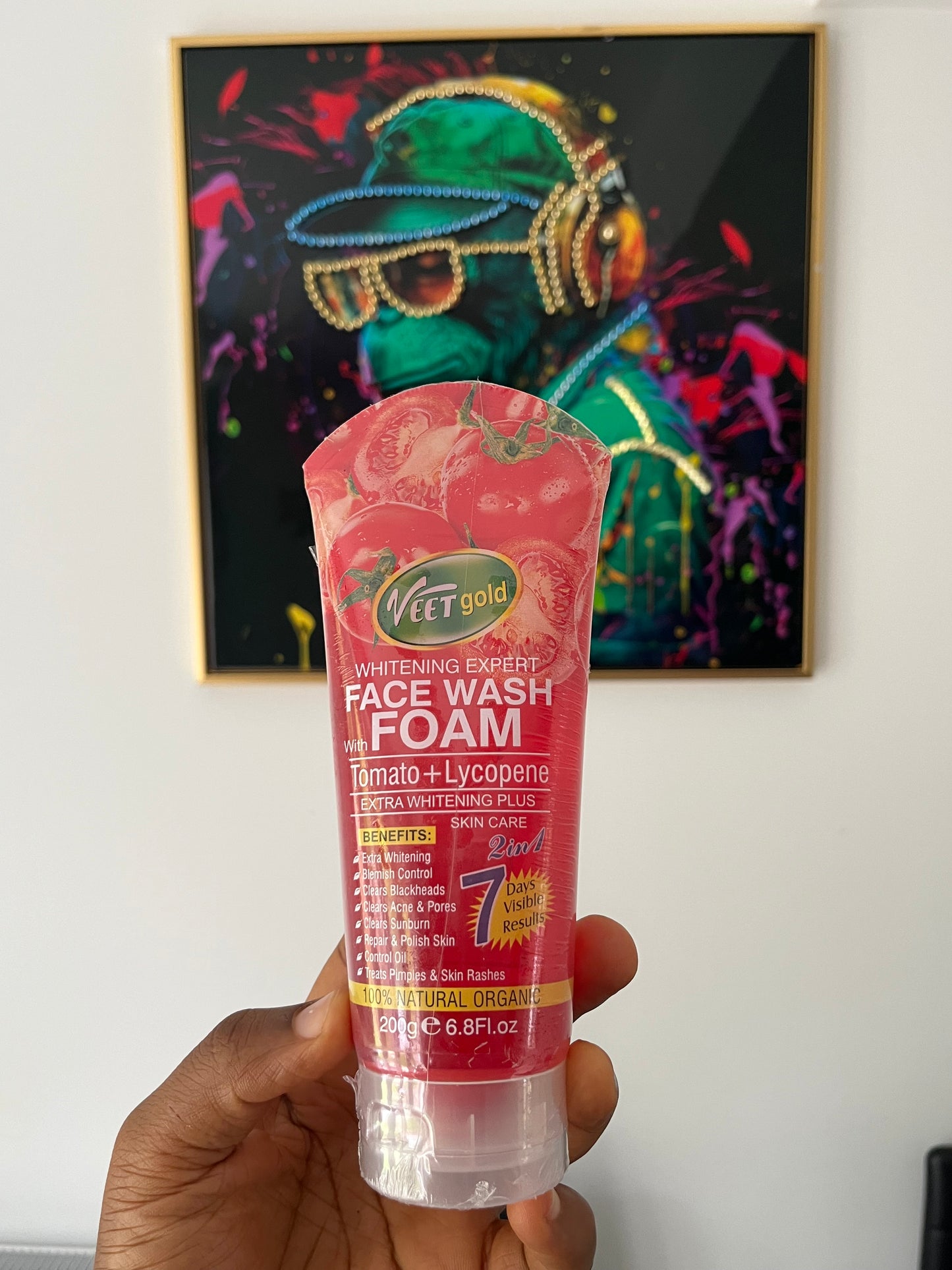 Veet Gold Tomato face wash